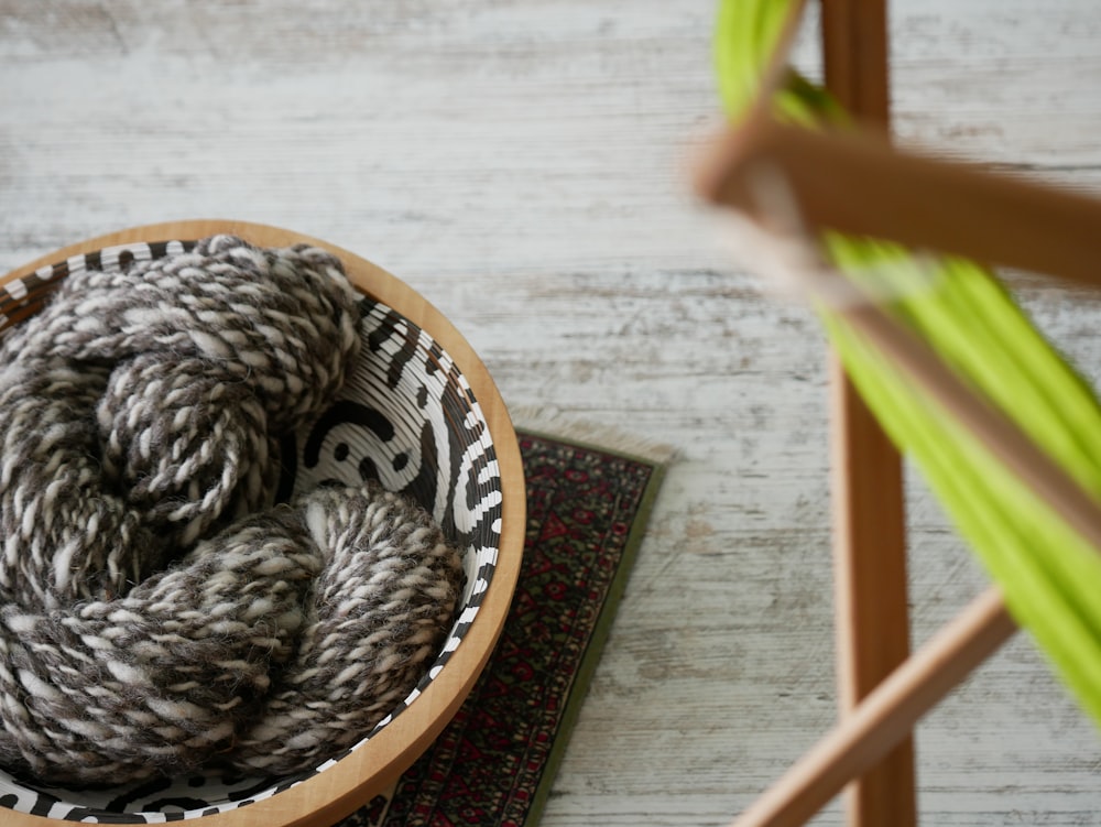 black and white round rug