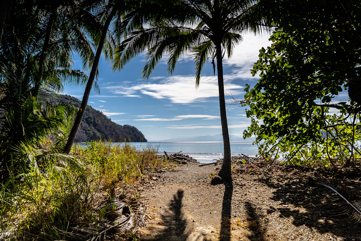 Costa Rica eSIM Guide 2026: Rainforest, Volcanoes and Self-Drive