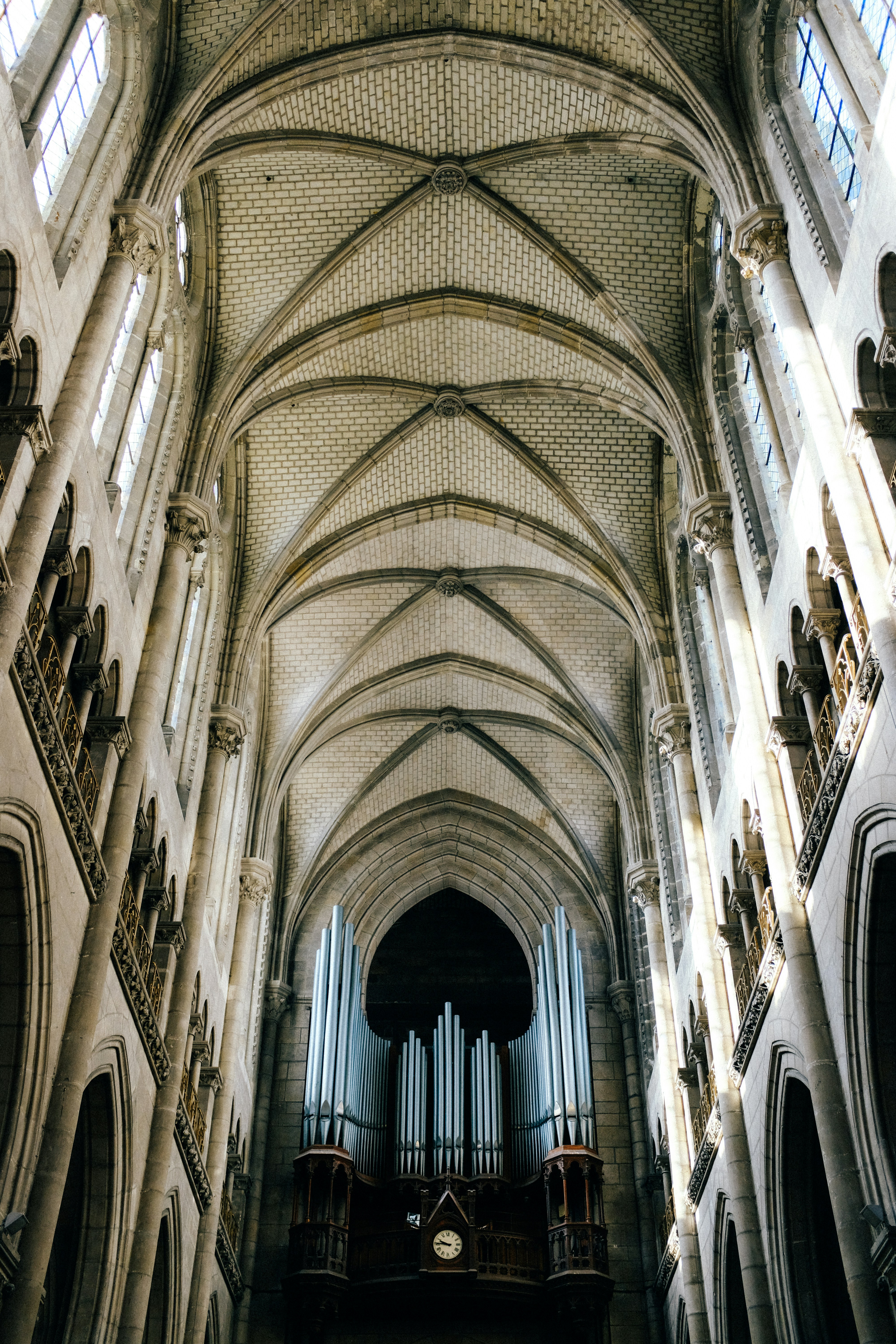 Photo by adrienolichon