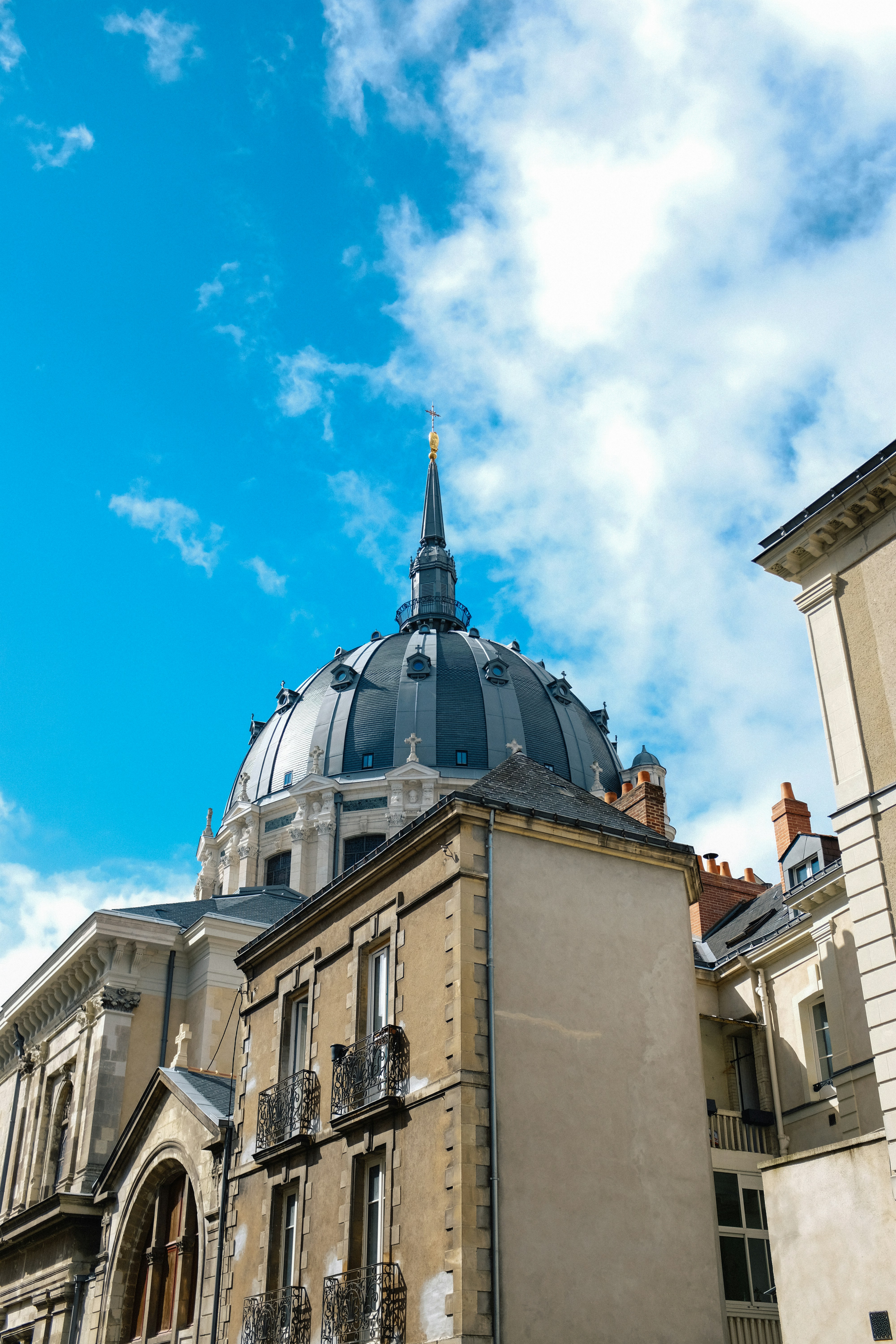 Photo by adrienolichon