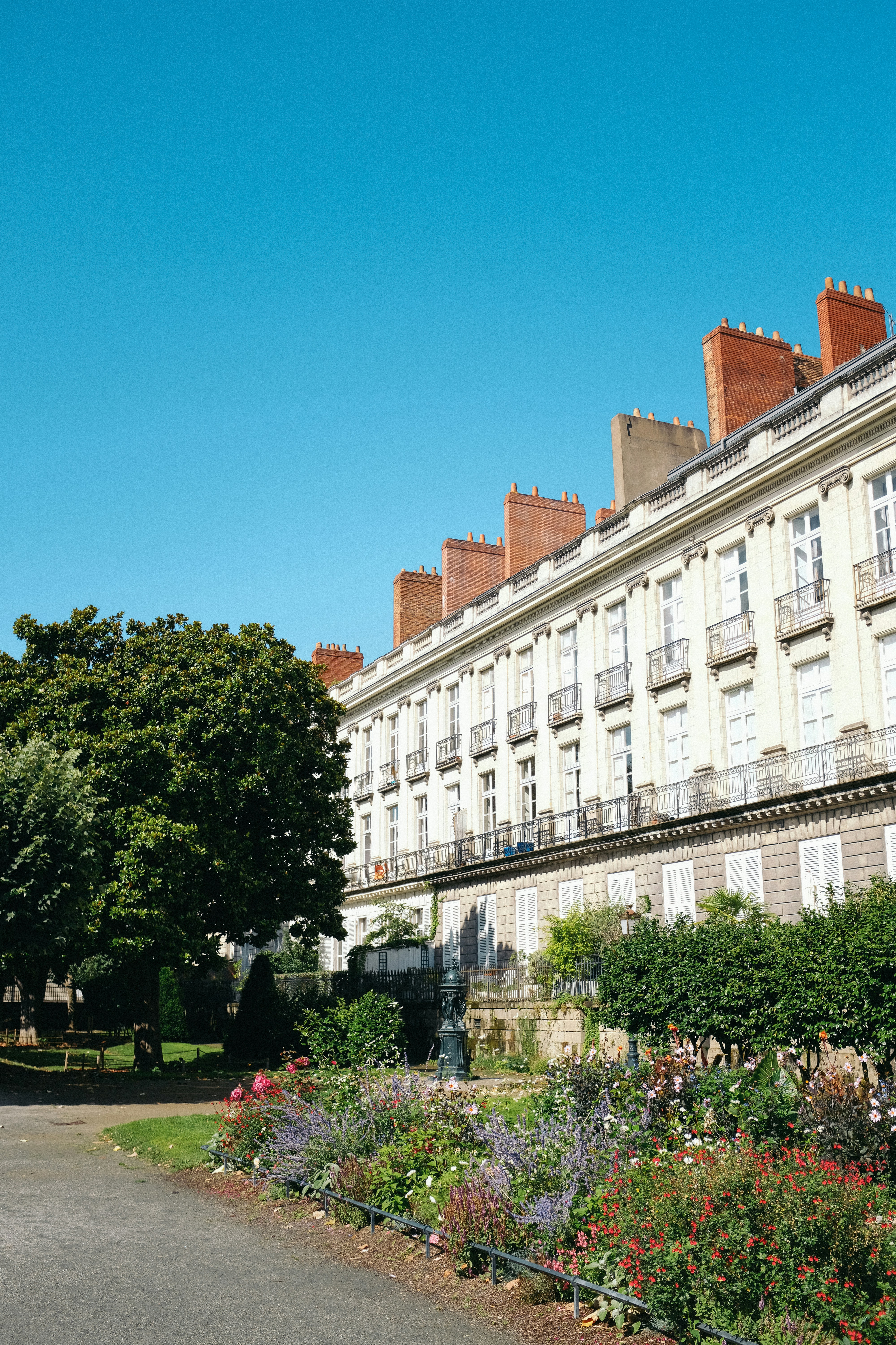 Photo by adrienolichon