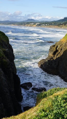 The picturesque coastline of Peru with waves crashing.