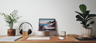 silver imac on brown wooden desk