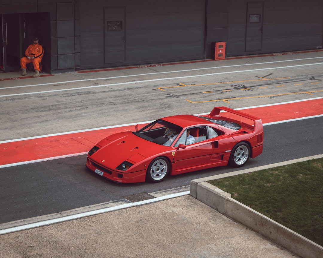 Classic Red Ferrari F40 car on the track - Castle Combe Race Circuit, North Wiltshire, UK – Photo by Richard Fullbrook | Castle Combe England