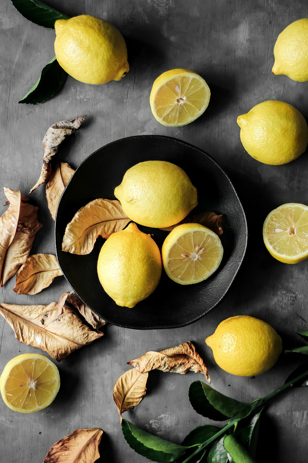 yellow lemon fruits on black round plate