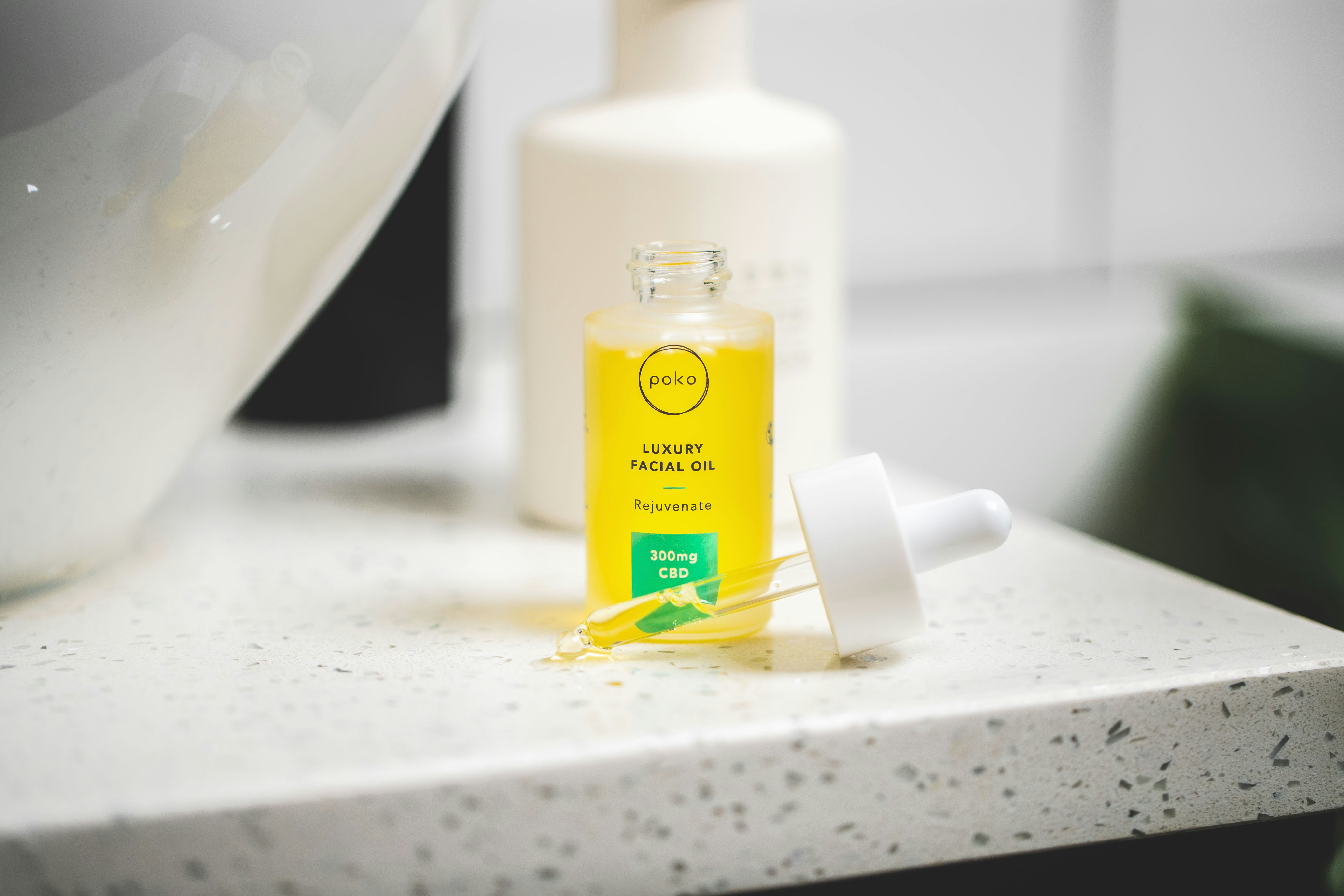 Voyage moléculaire : ce que les essences aromatiques font vraiment à votre peau