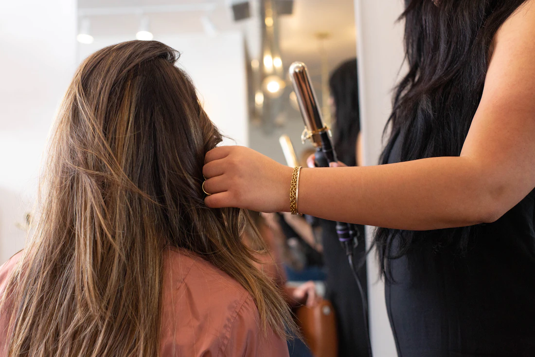 LİLA salon içi, aydınlık ve sıcak ortam