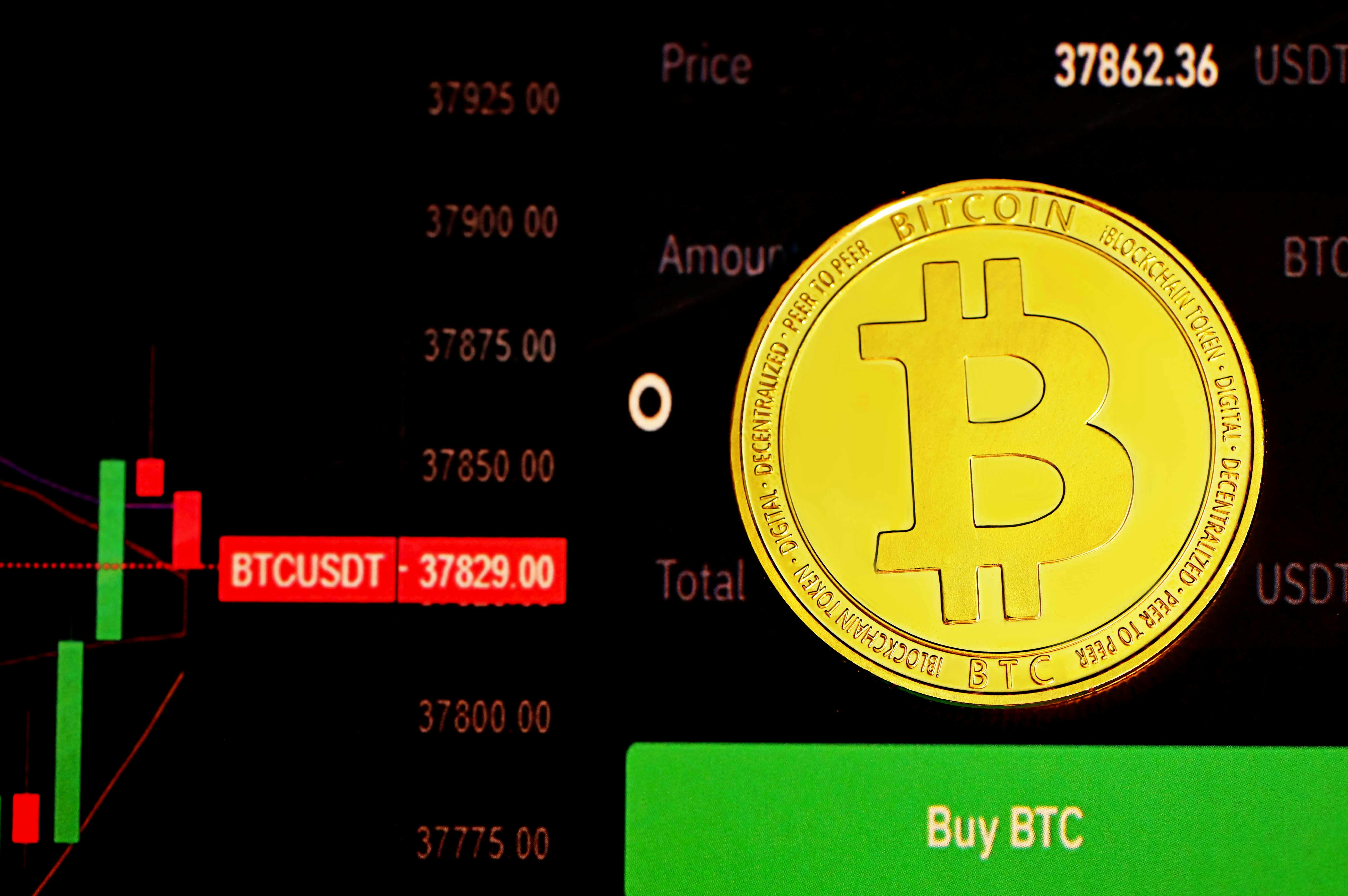 A single Bitcoin placed on a binance background