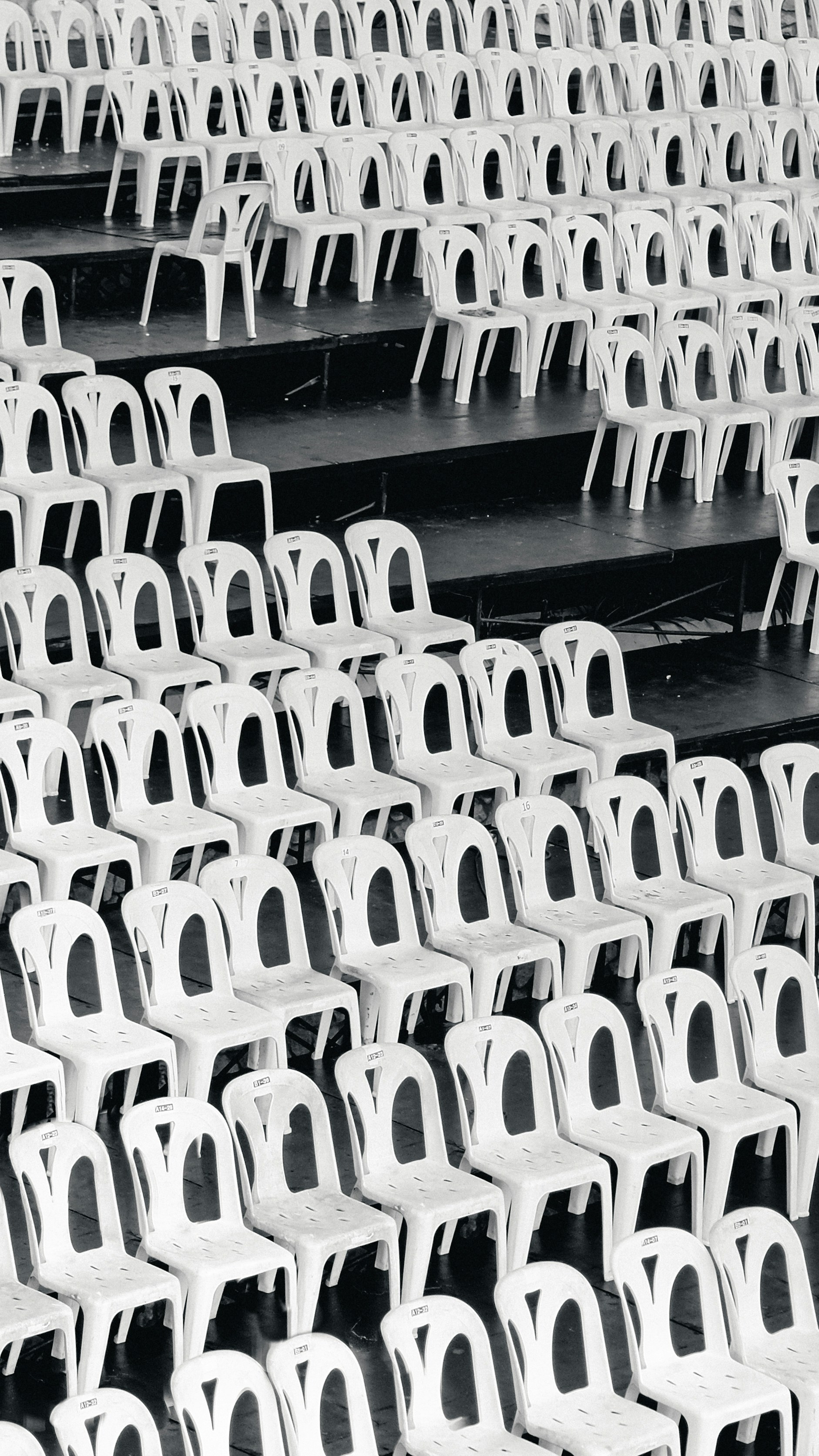 gray computer monitor