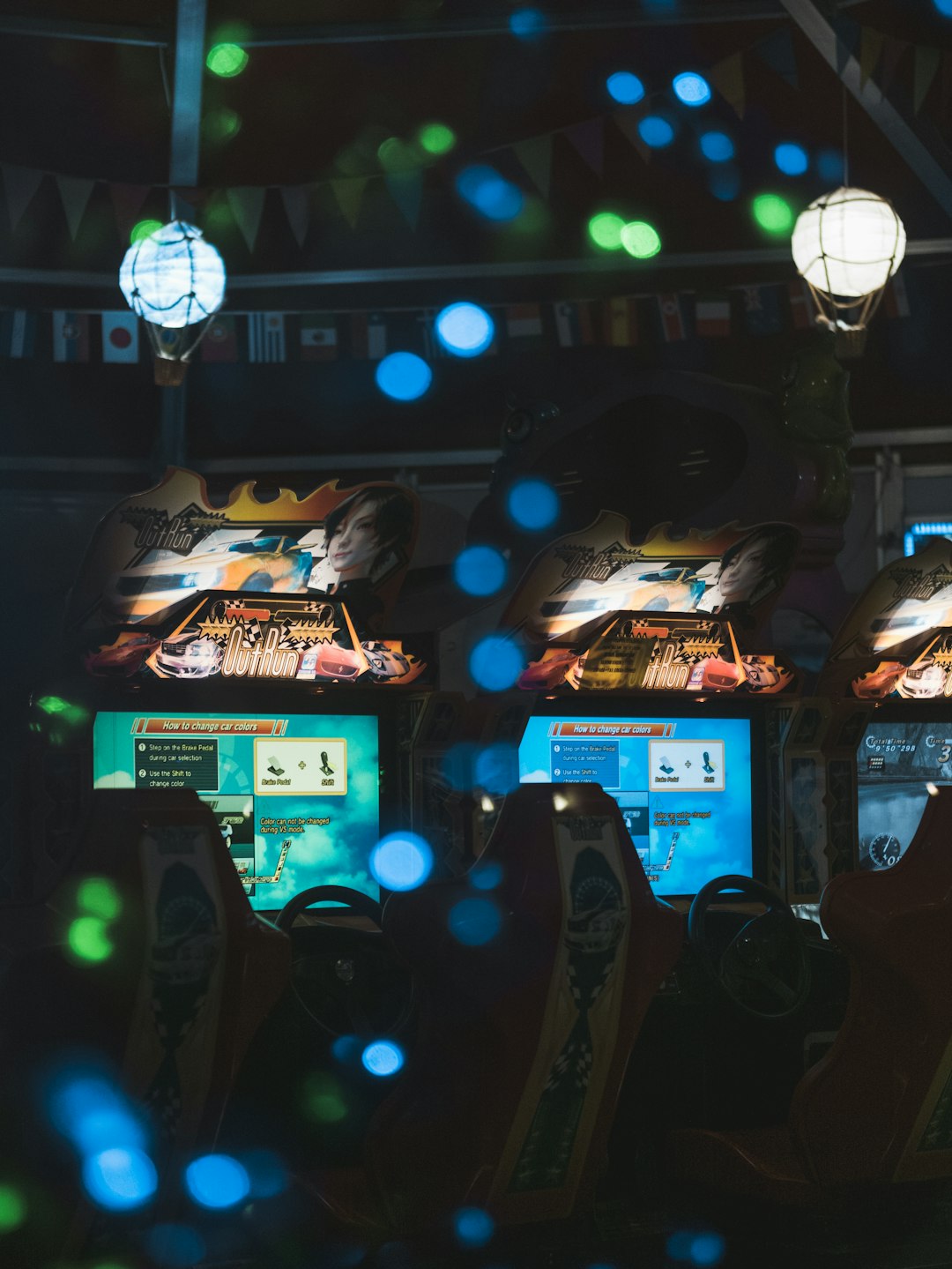 blue and green arcade game