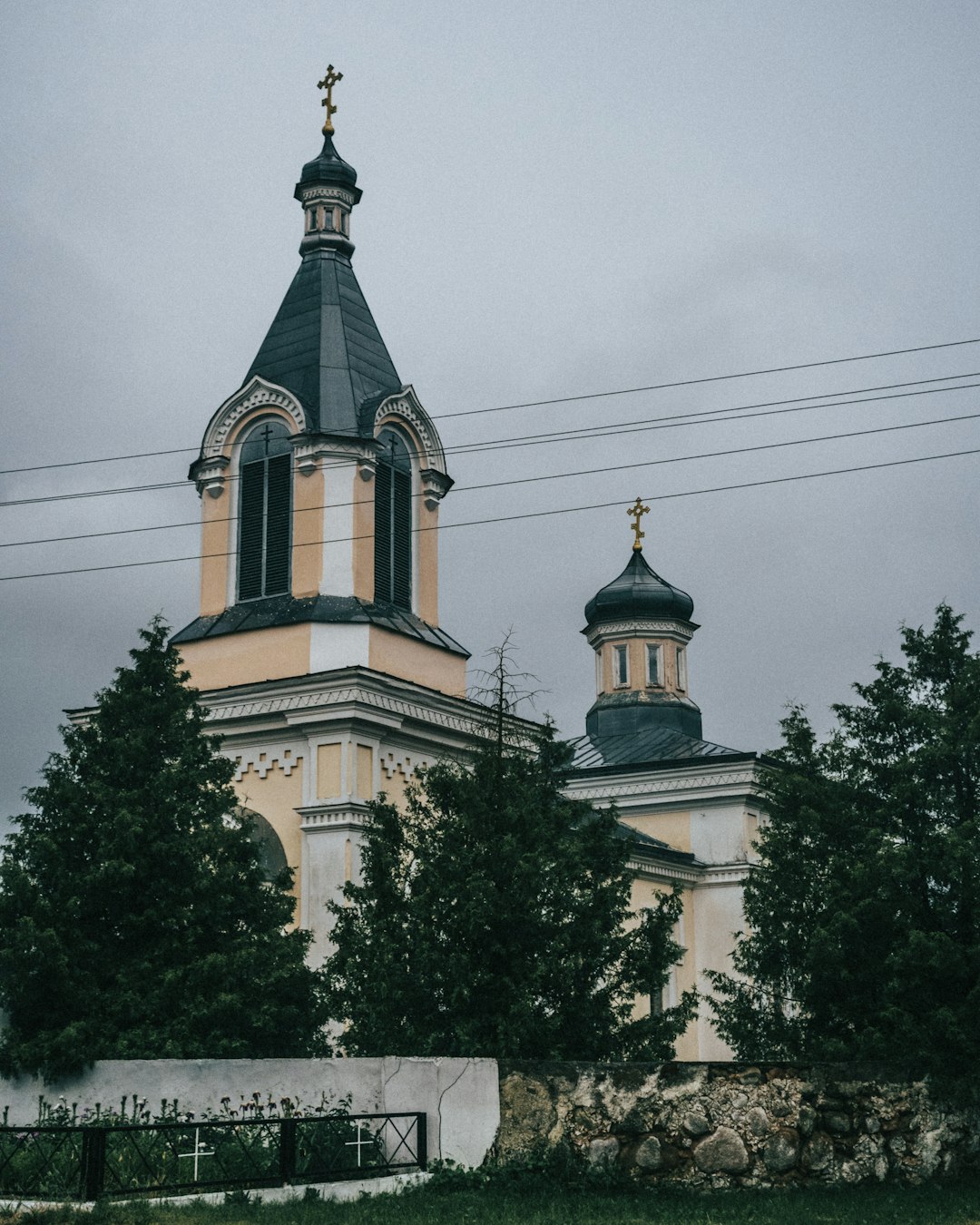 brown and white concrete church