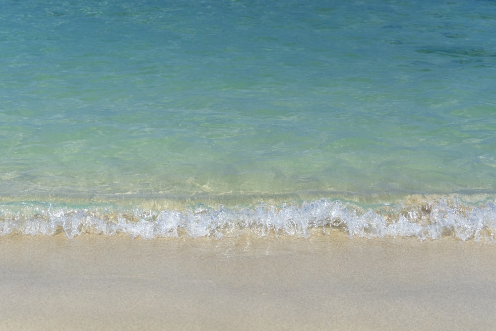 sea waves crashing on shore during daytime