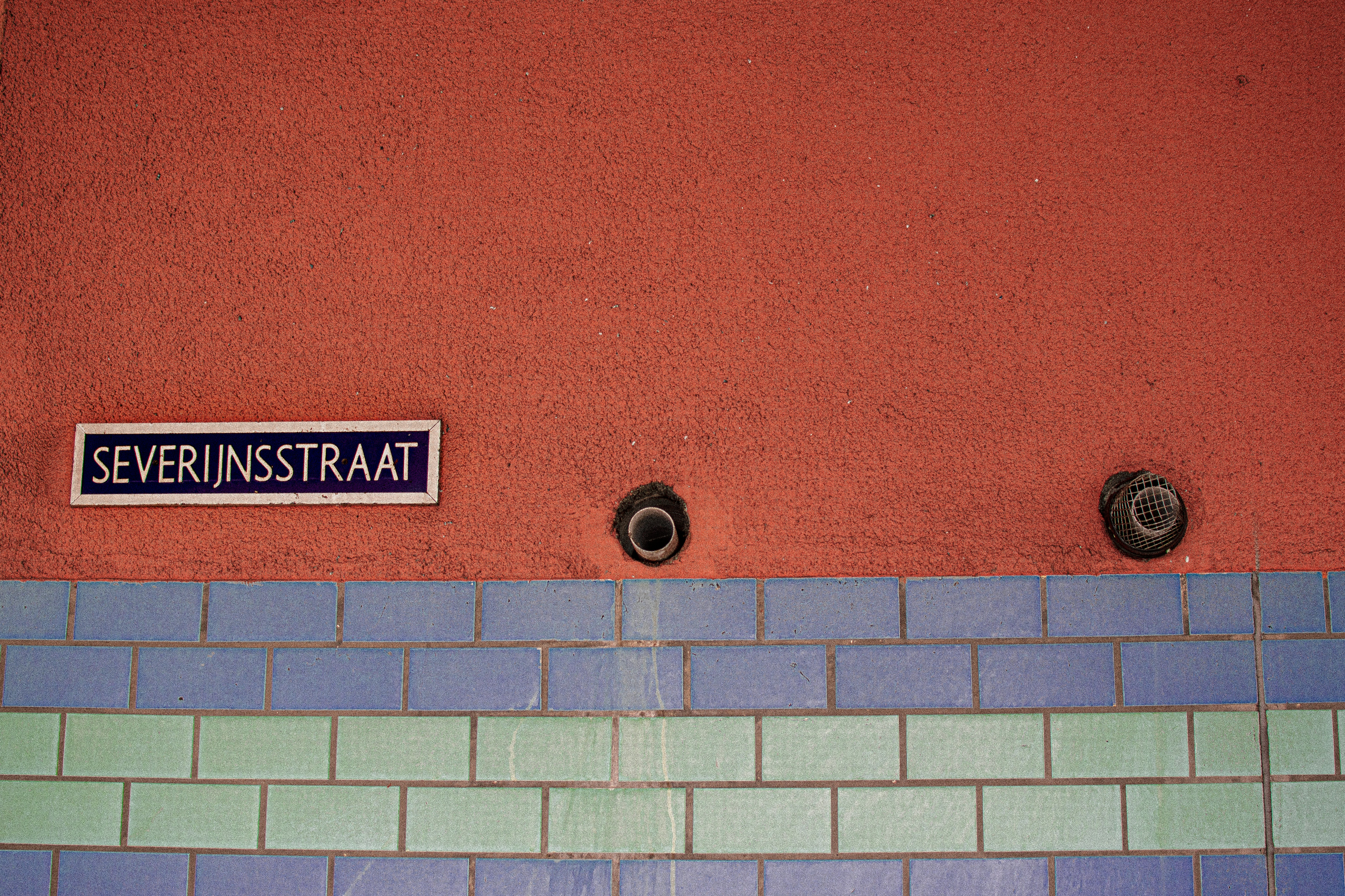 brown and white wall tiles