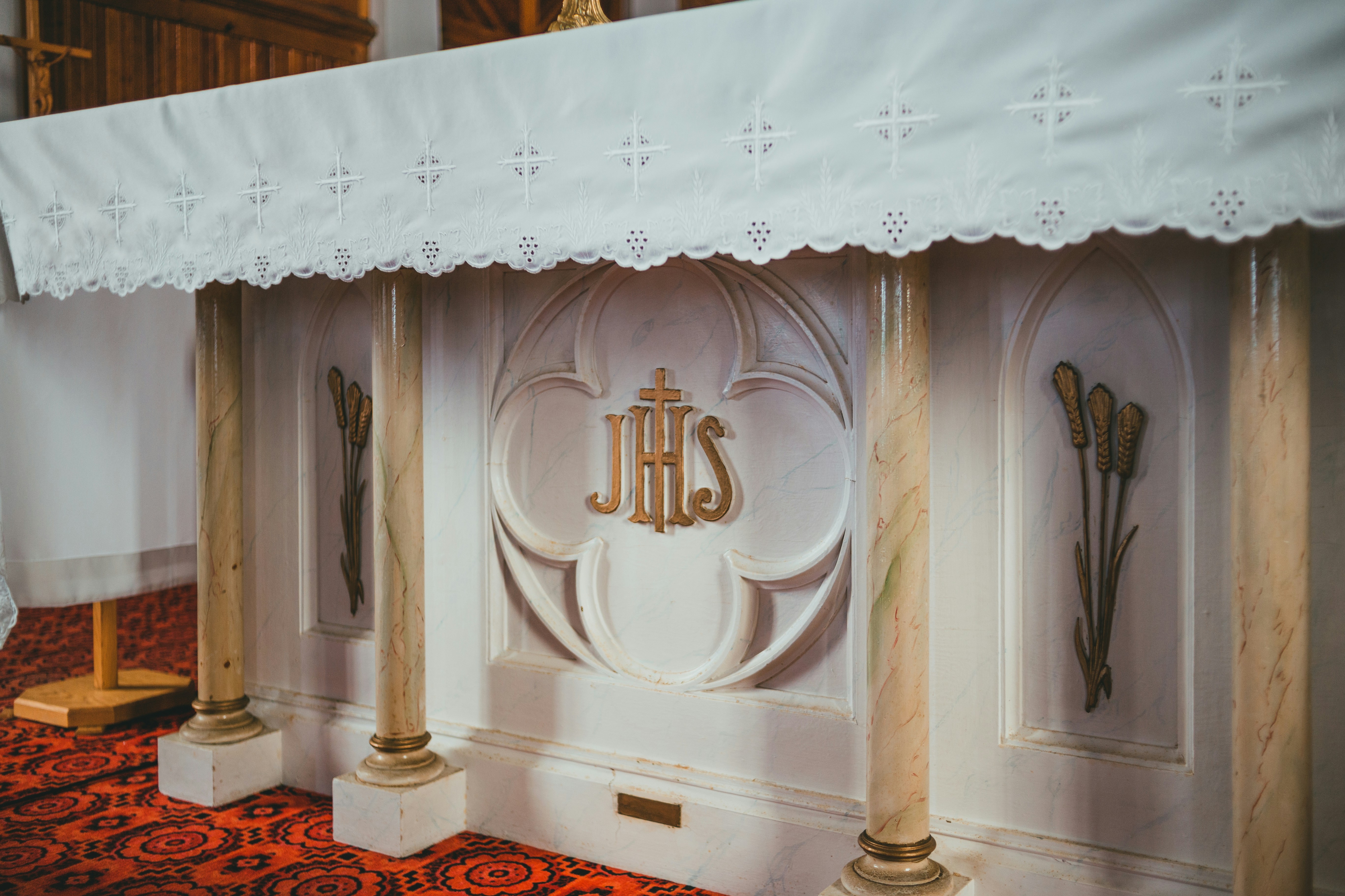 Open-air wedding seating