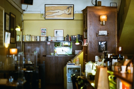 A serene therapy room with classic psychoanalytic decor, including a couch and bookshelves filled with Freud and Lacan texts.