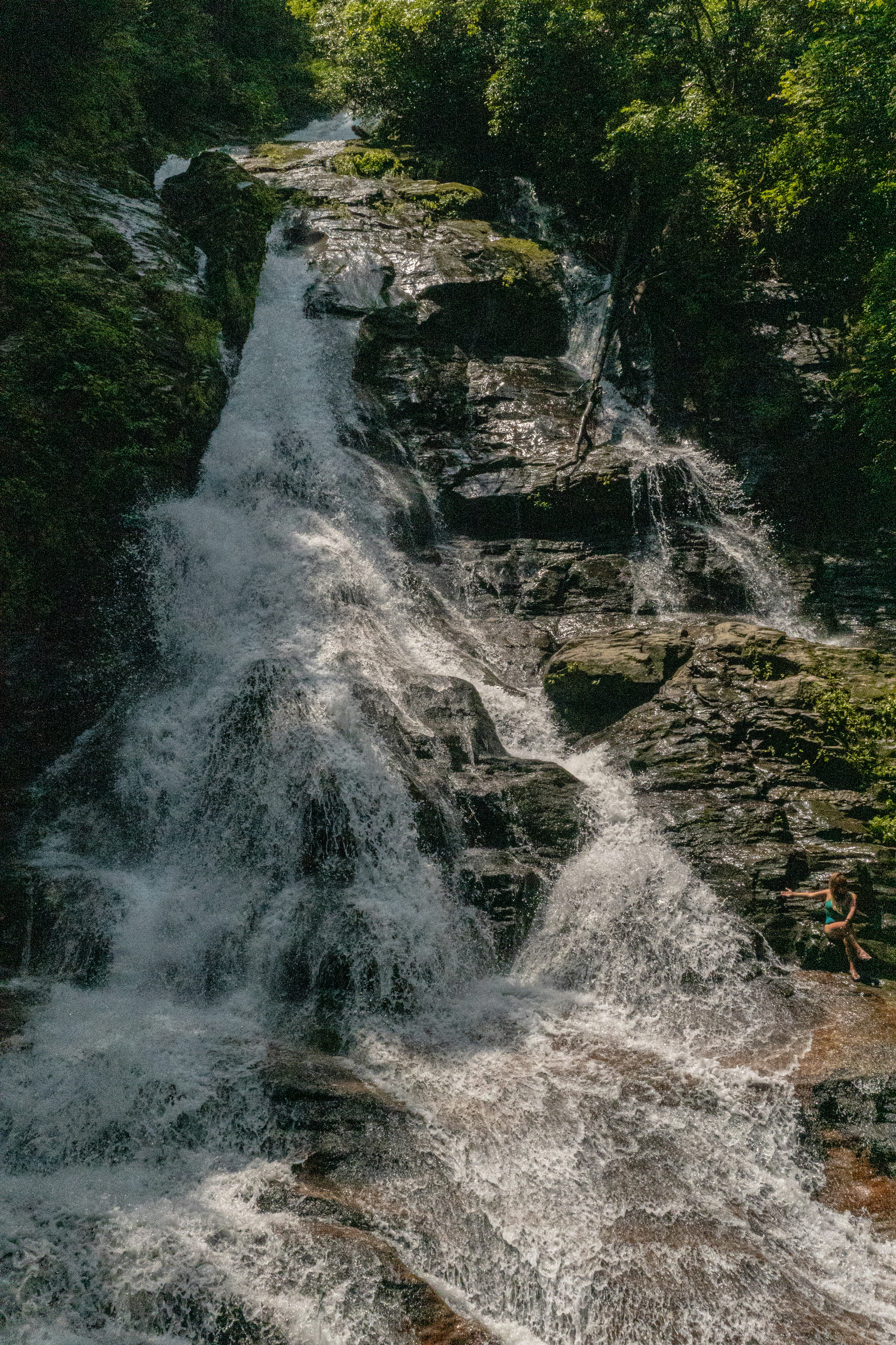 photo-1629478286877-5d796000a5af?crop=entropy&cs=tinysrgb&fit=max&fm=jpg&ixid=M3wzMjkxMTF8MHwxfHNlYXJjaHw0OHx8Y2FjaG9laXJhc3xlbnwwfHx8fDE3NjQwNzc1MzV8MA&ixlib=rb-4.1 Cachoeiras no Brasil