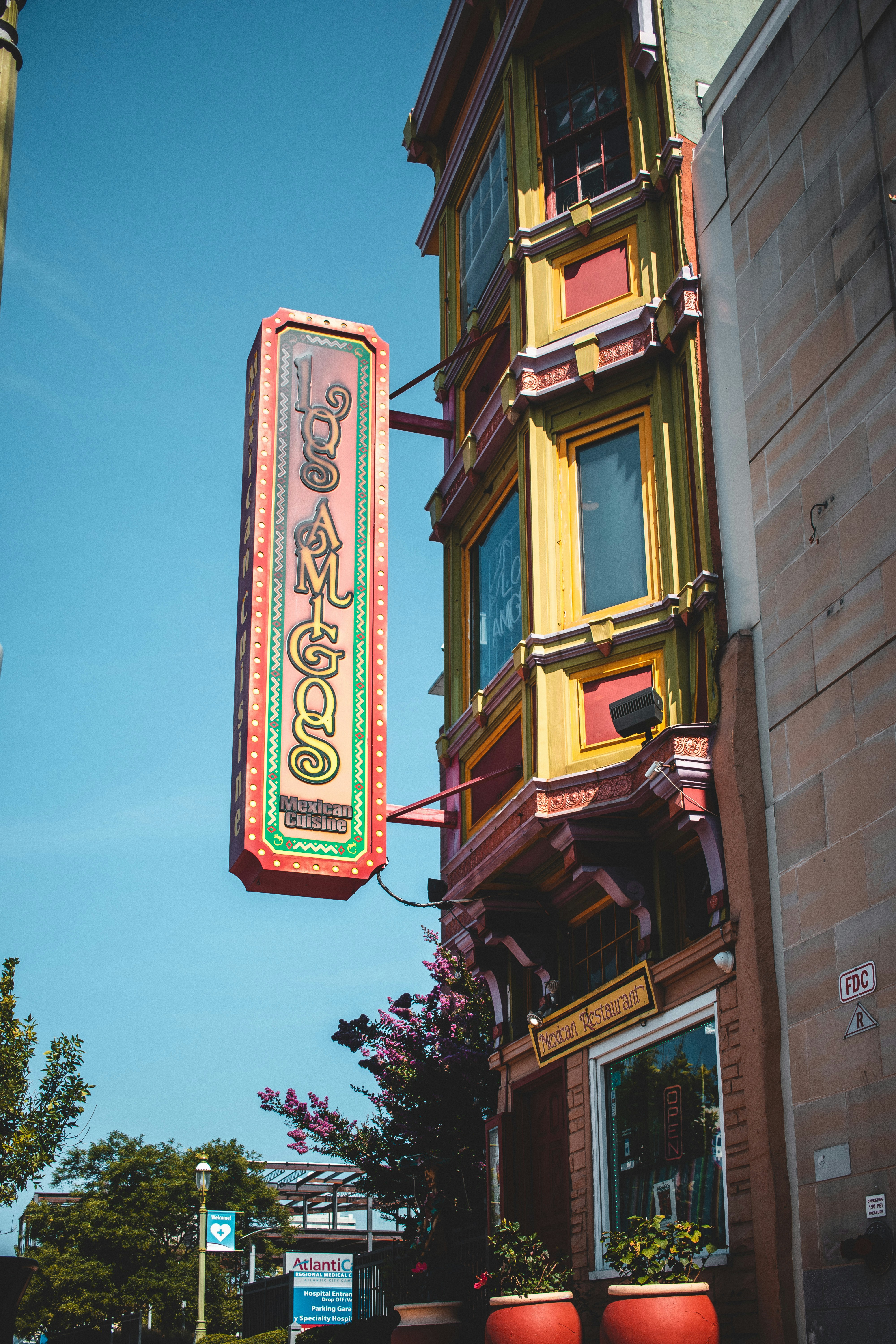 gray computer monitor