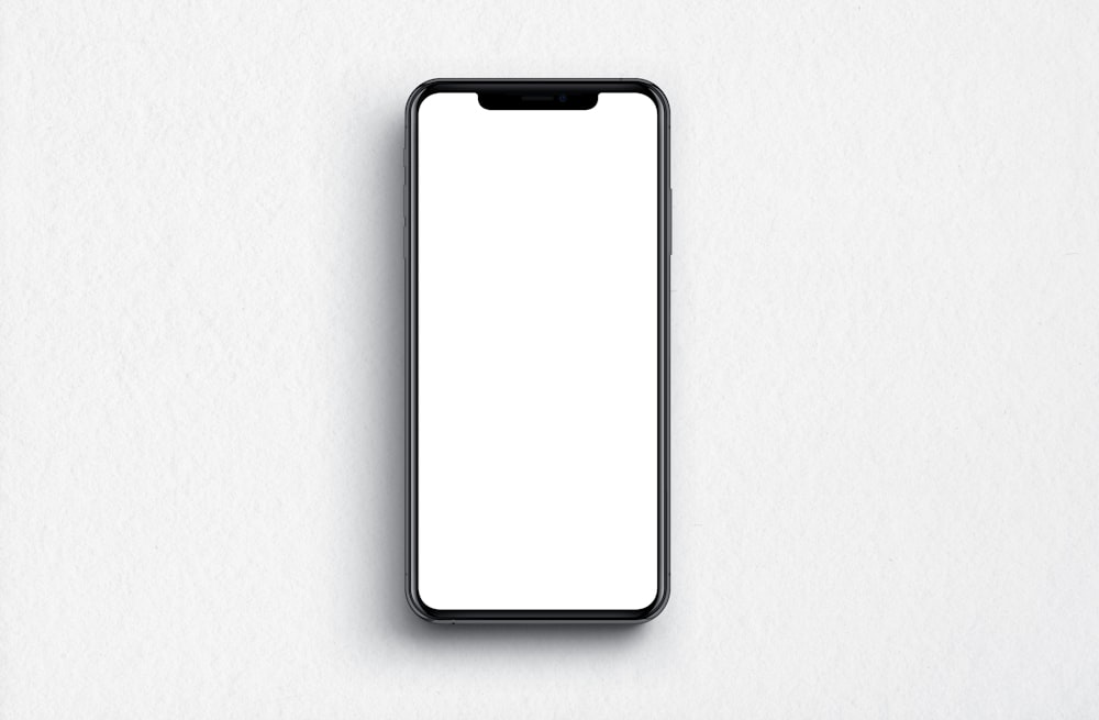 smartphone android preto no têxtil branco