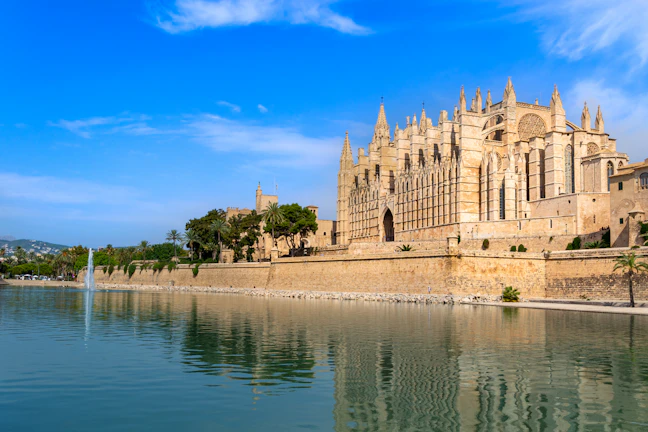 4-Day Palma de Mallorca Budget Backpacking Guide