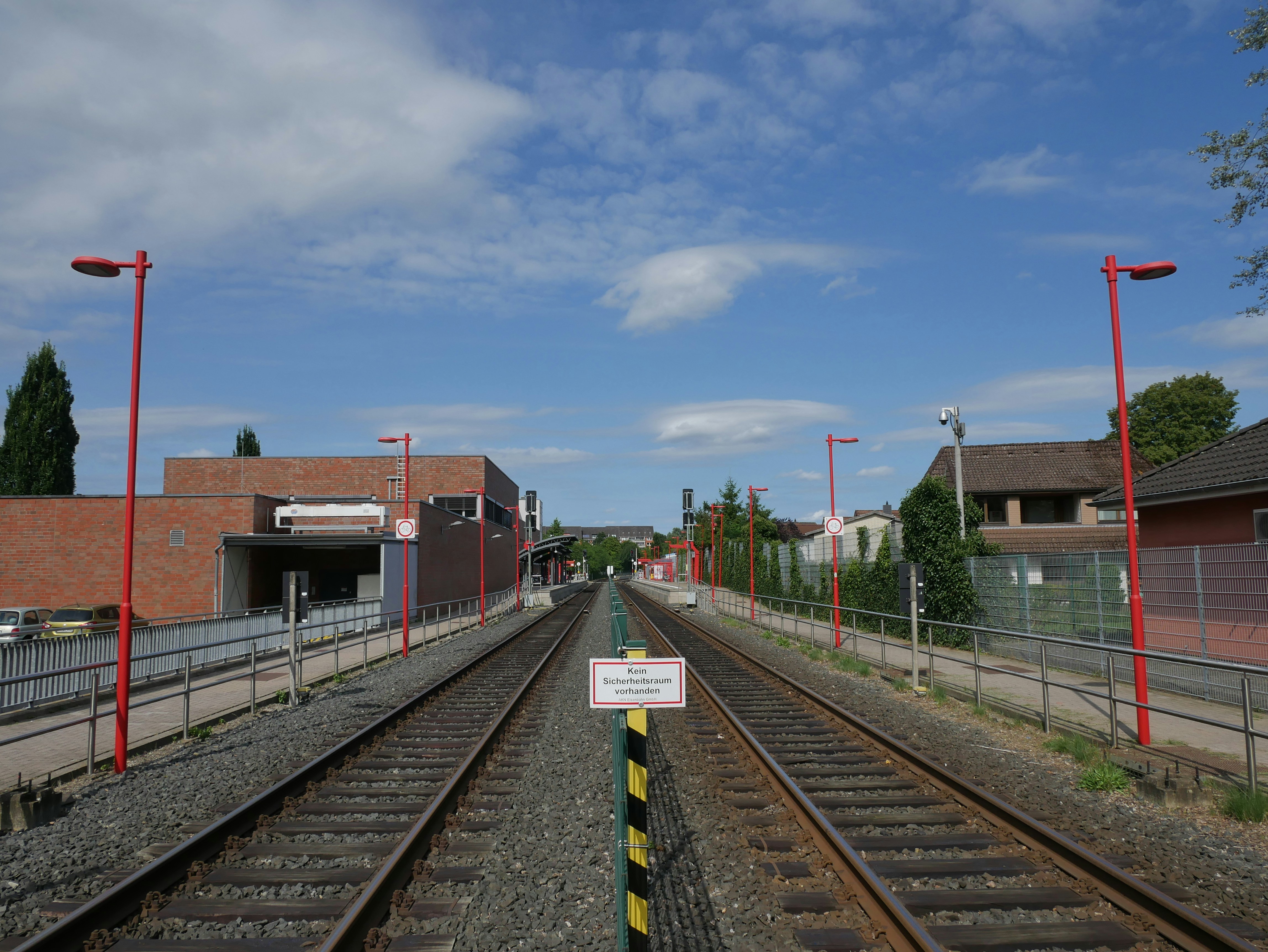 CTA 'L' train on the Brown Line tracks with the Merchandise Mart in the background - 2 bed apartments river north