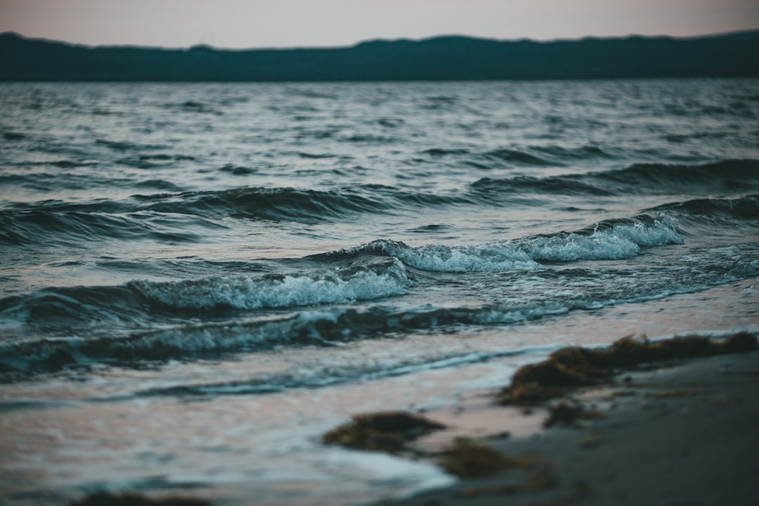 ocean waves crashing on shore during daytime