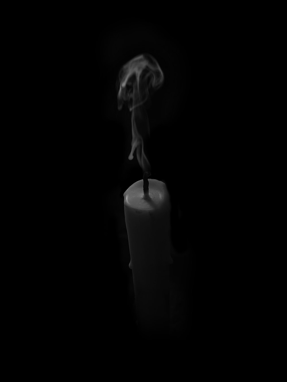 Khám phá thế giới trừu tượng của ảnh vẽ đen trắng, cùng với hình nền khói miễn phí trên Unsplash, để tạo nên một bức ảnh độc đáo và nghệ thuật.