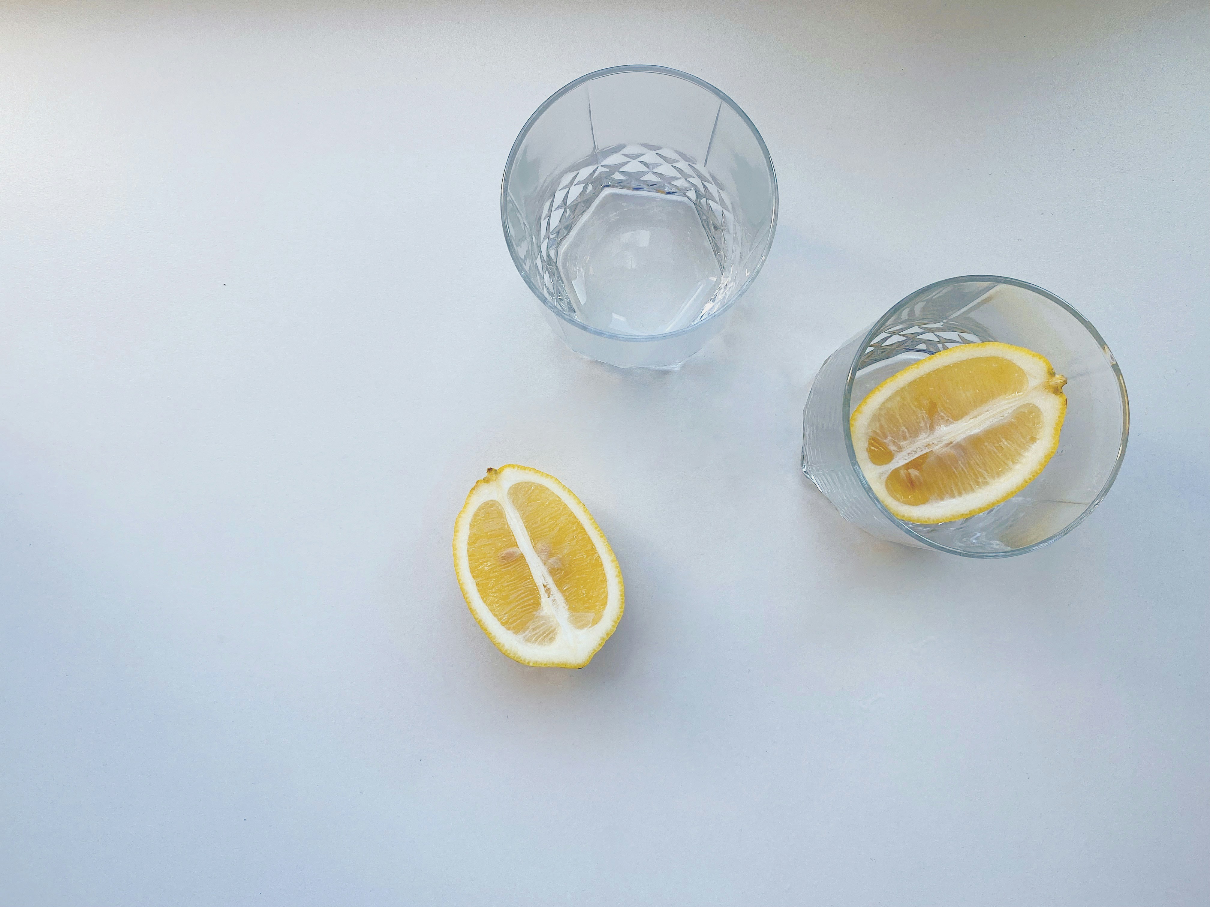 sliced lemon in clear drinking glass