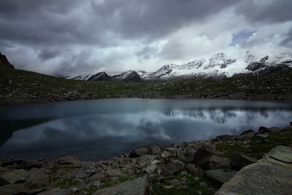 lake in the middle of mountains