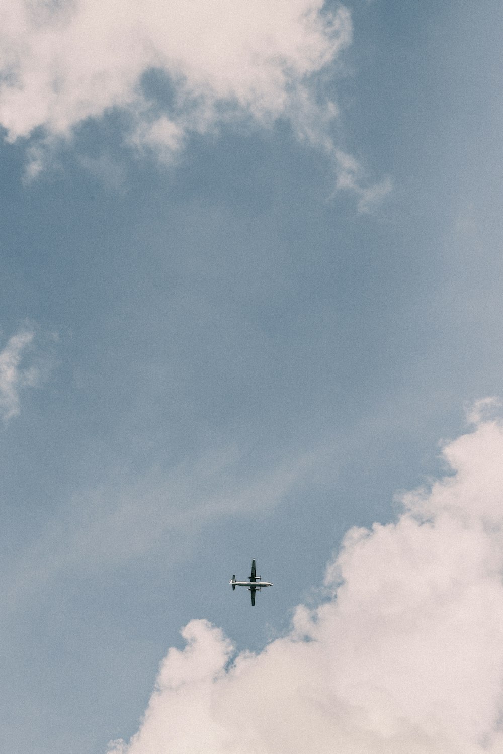 airplane in the sky during daytime