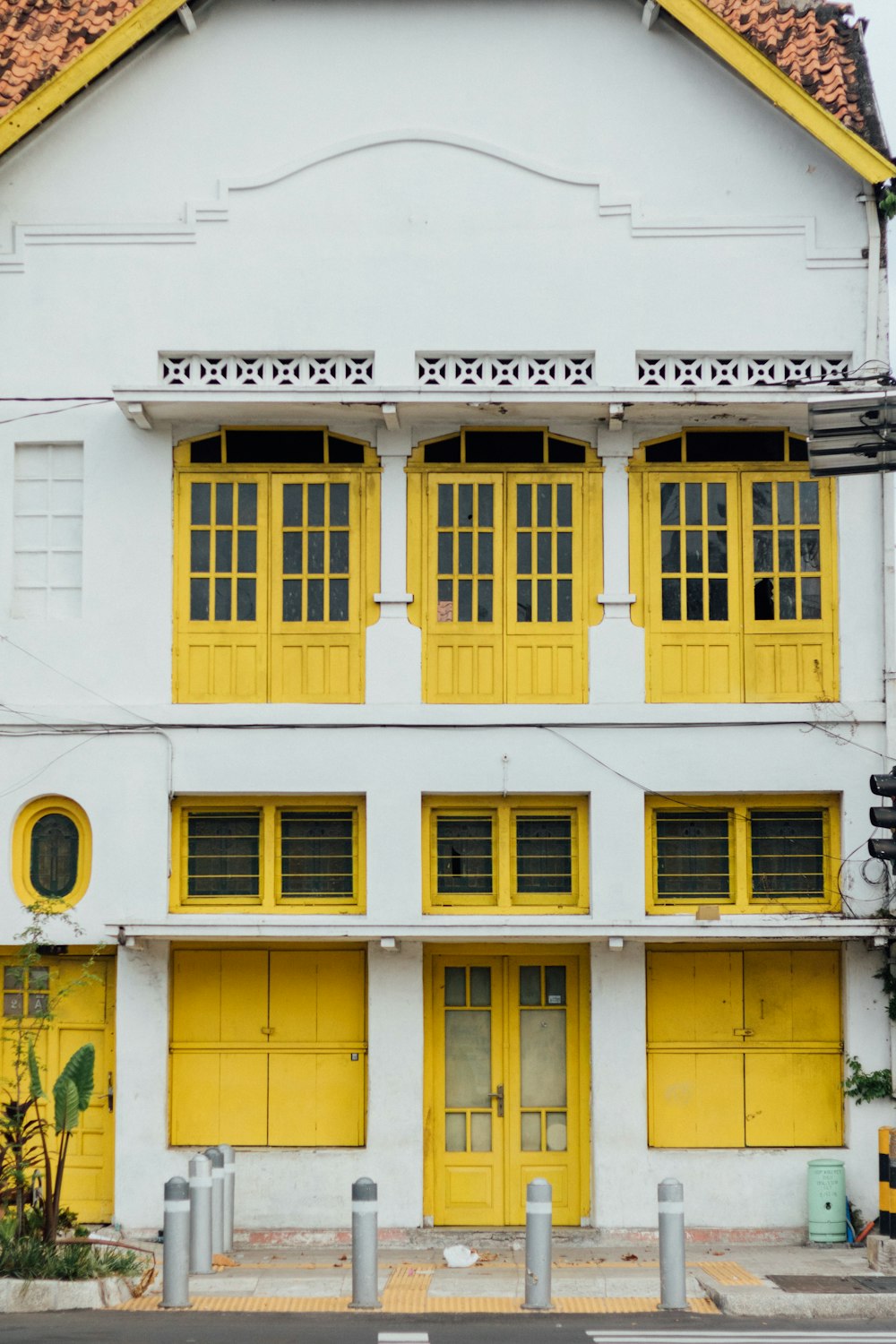 yellow and white concrete building