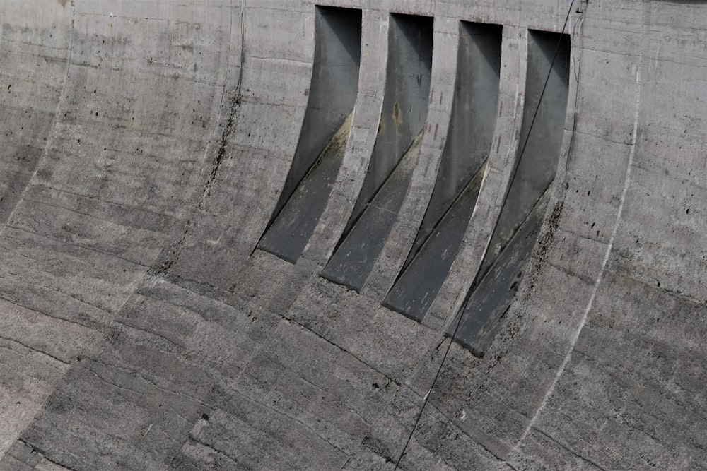 gray concrete wall during daytime