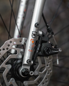 gray and black bicycle wheel