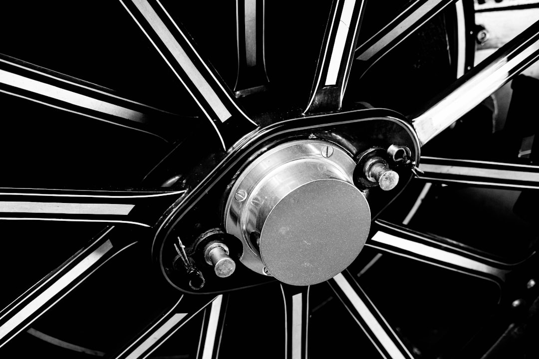 silver and black 5 spoke wheel