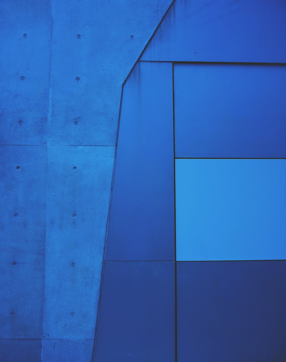 blue and brown ceramic tiles