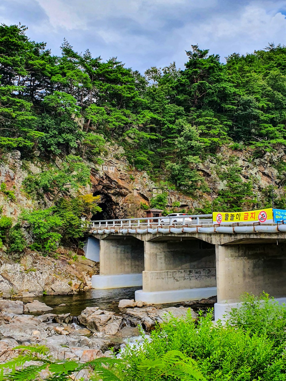 gray concrete bridge over river