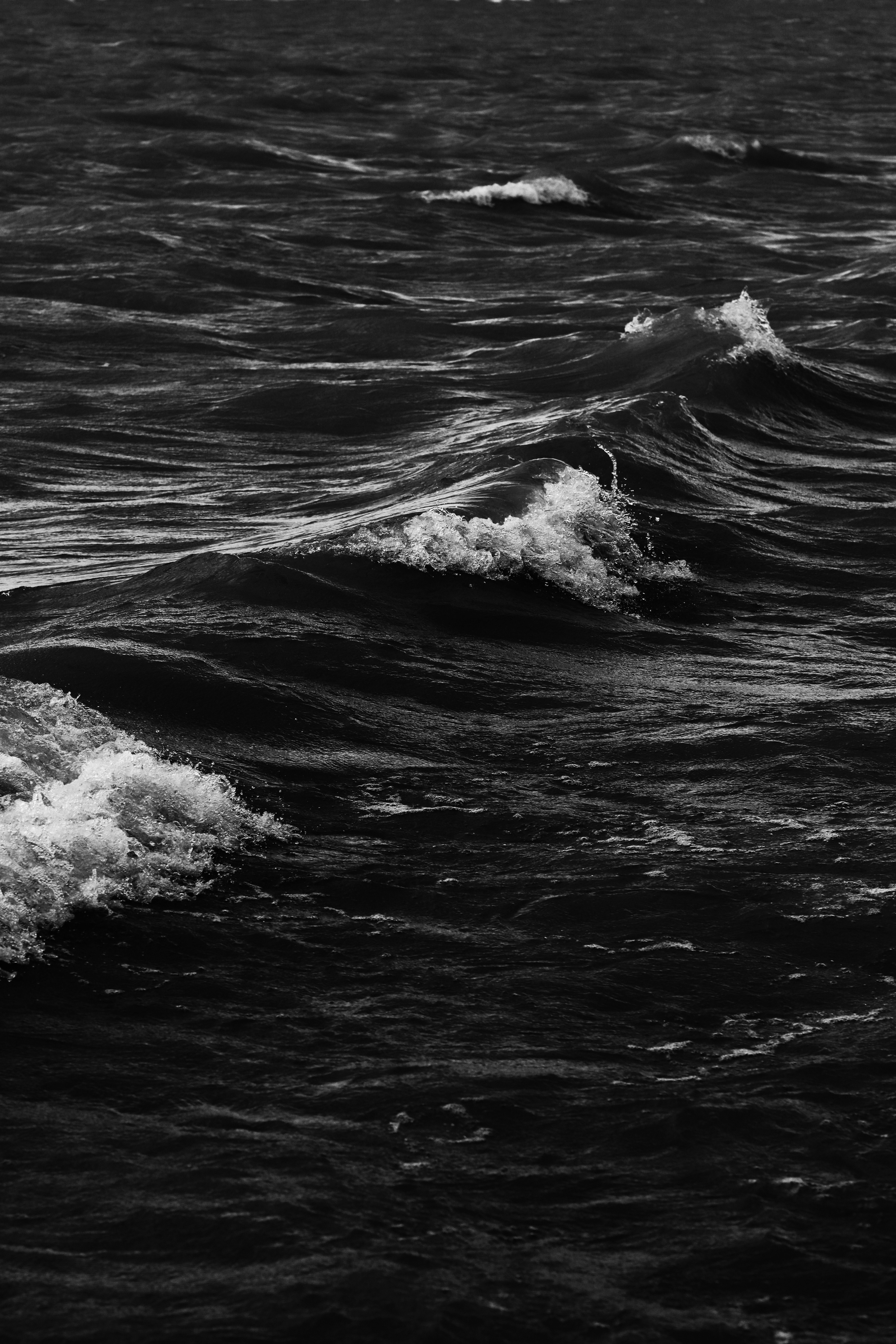 ocean waves during day time