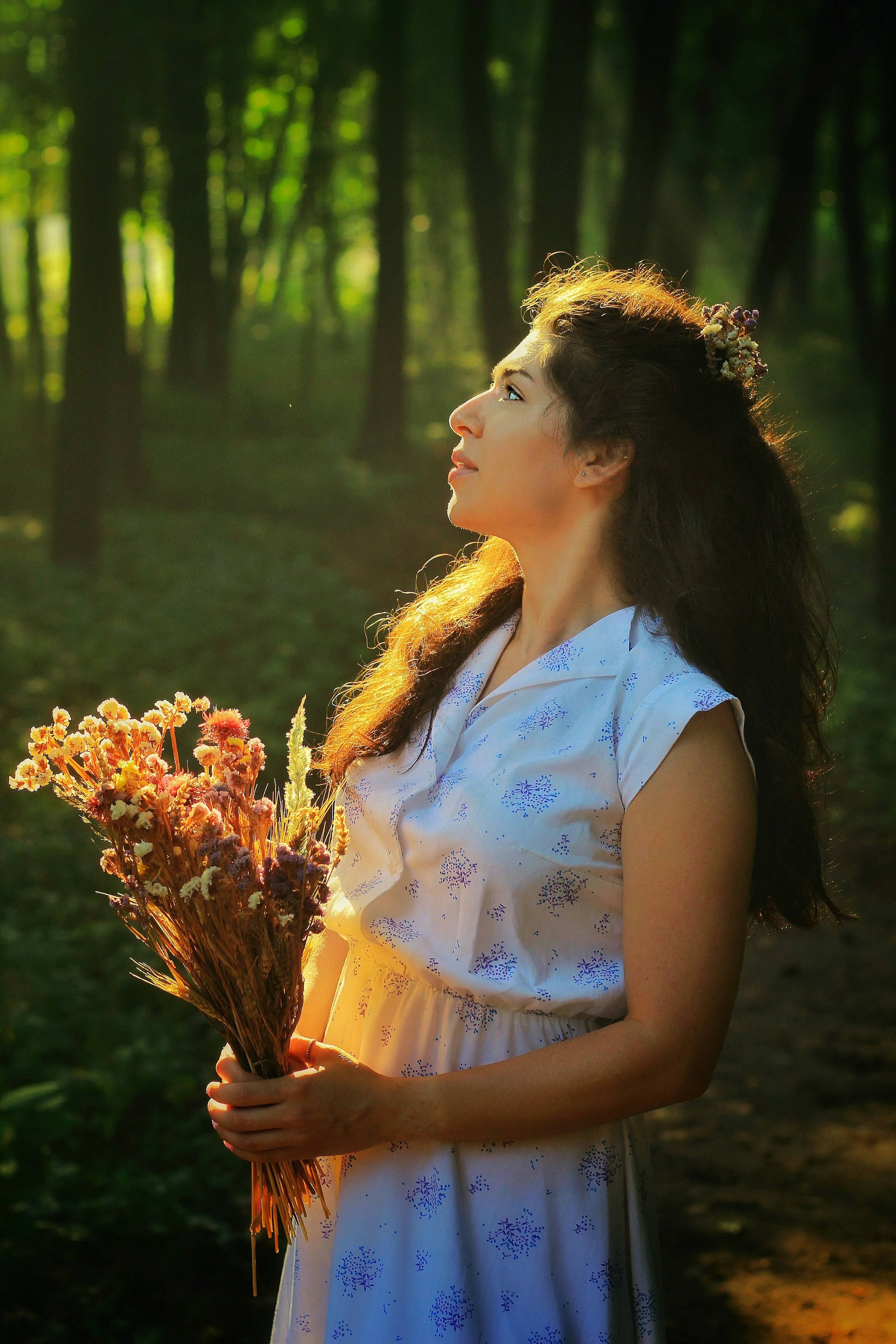 Woman in white floral dress holding yellow flower bouquet photo – Free ...