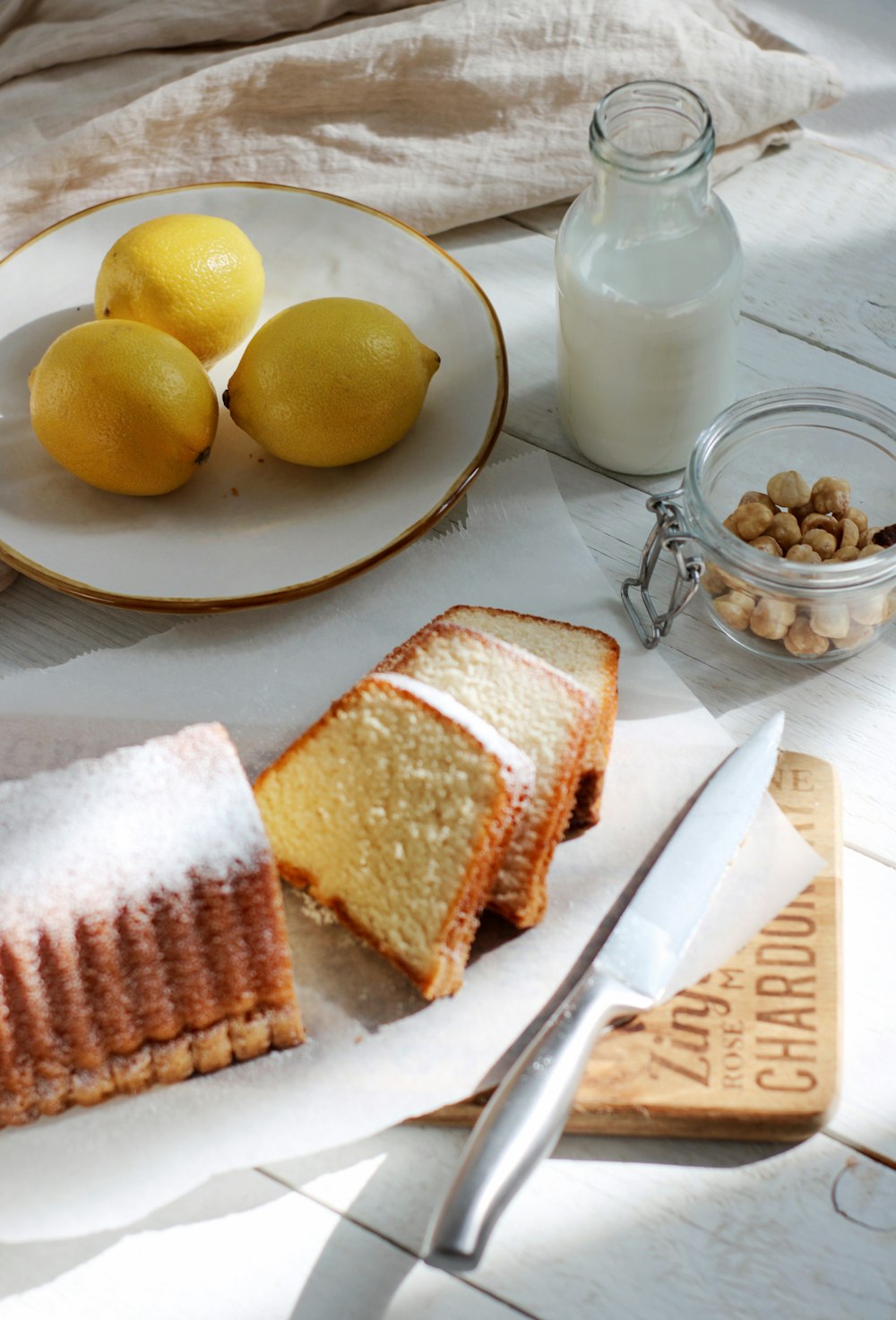 sliced bread and lemon on plate