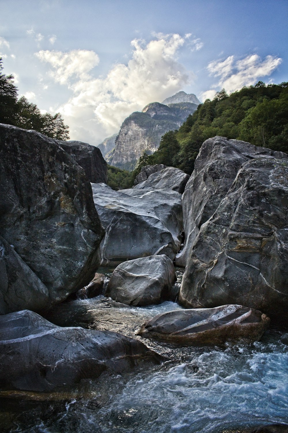 gray rocky mountain under white cloudy sky during daytime