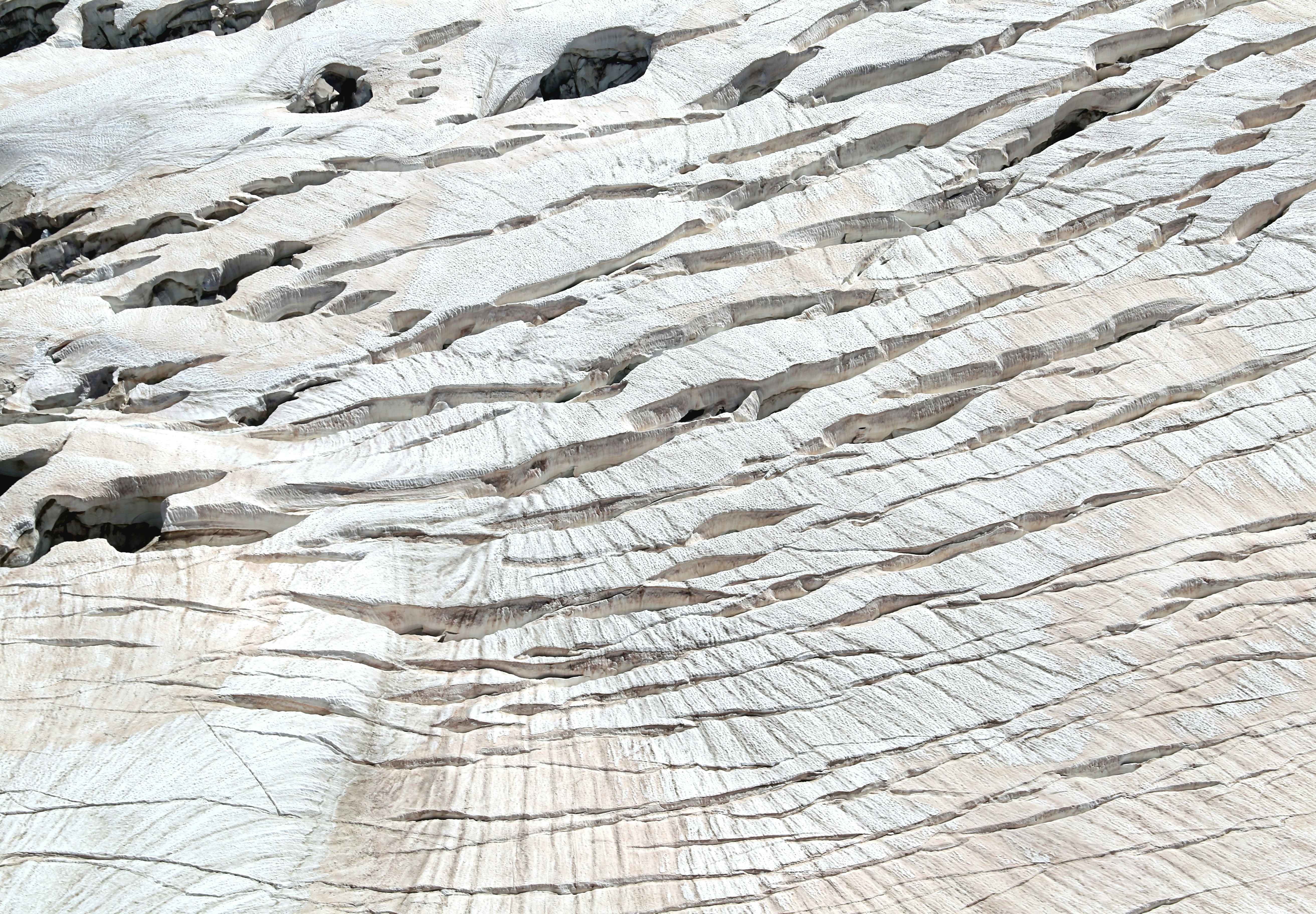 Foto zum Thema Graue Felsformation tagsüber Kostenloses Bild zu Mont