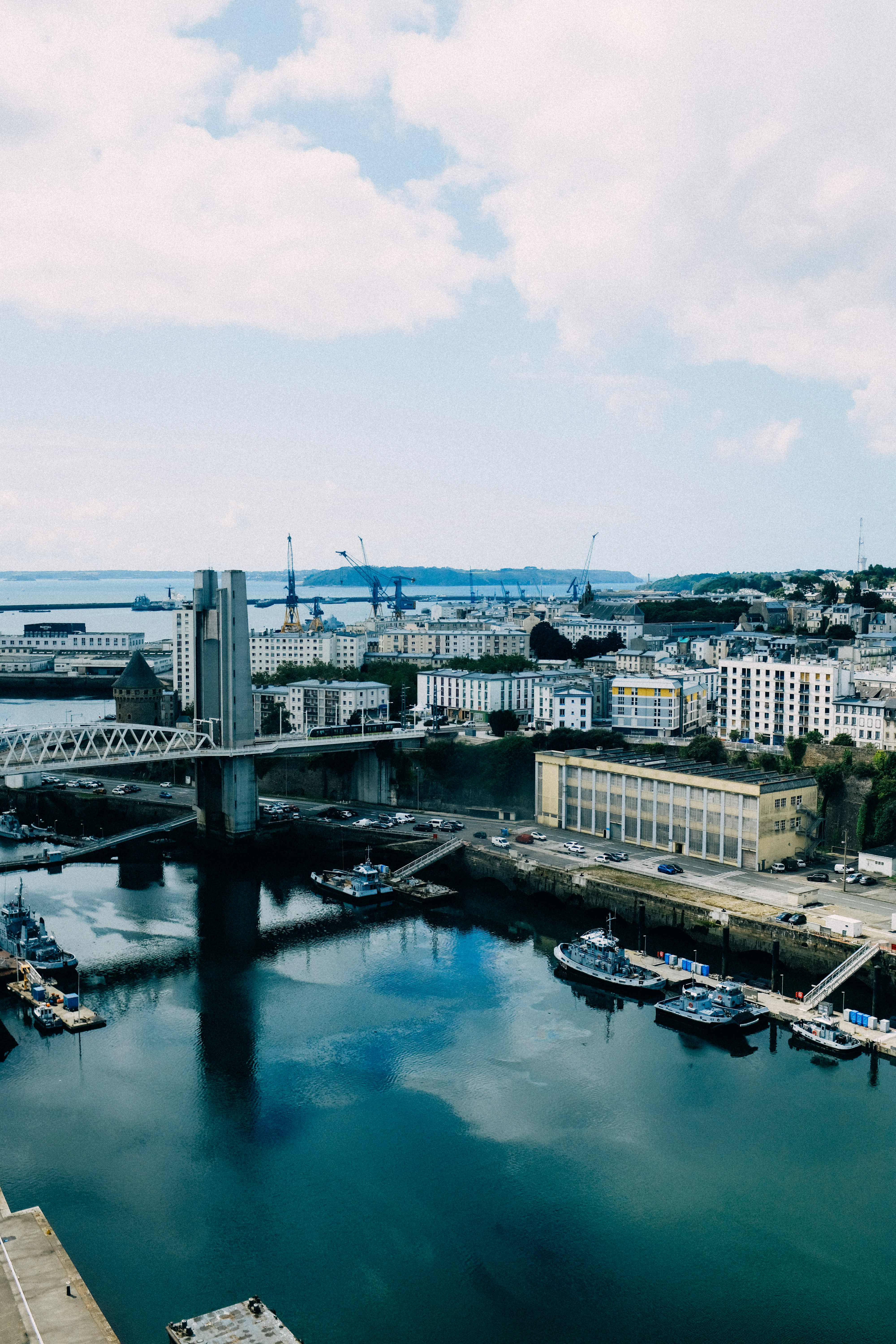 Photo by adrienolichon