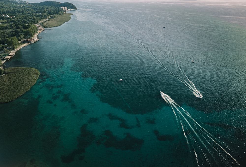 Veduta aerea dello specchio d'acqua durante il giorno