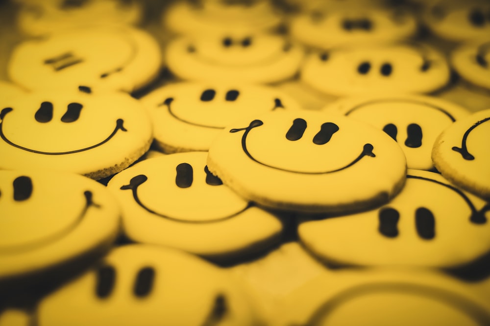 yellow and black round cookies