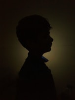 Illustration of a human silhouette with glowing perception plate calming down.