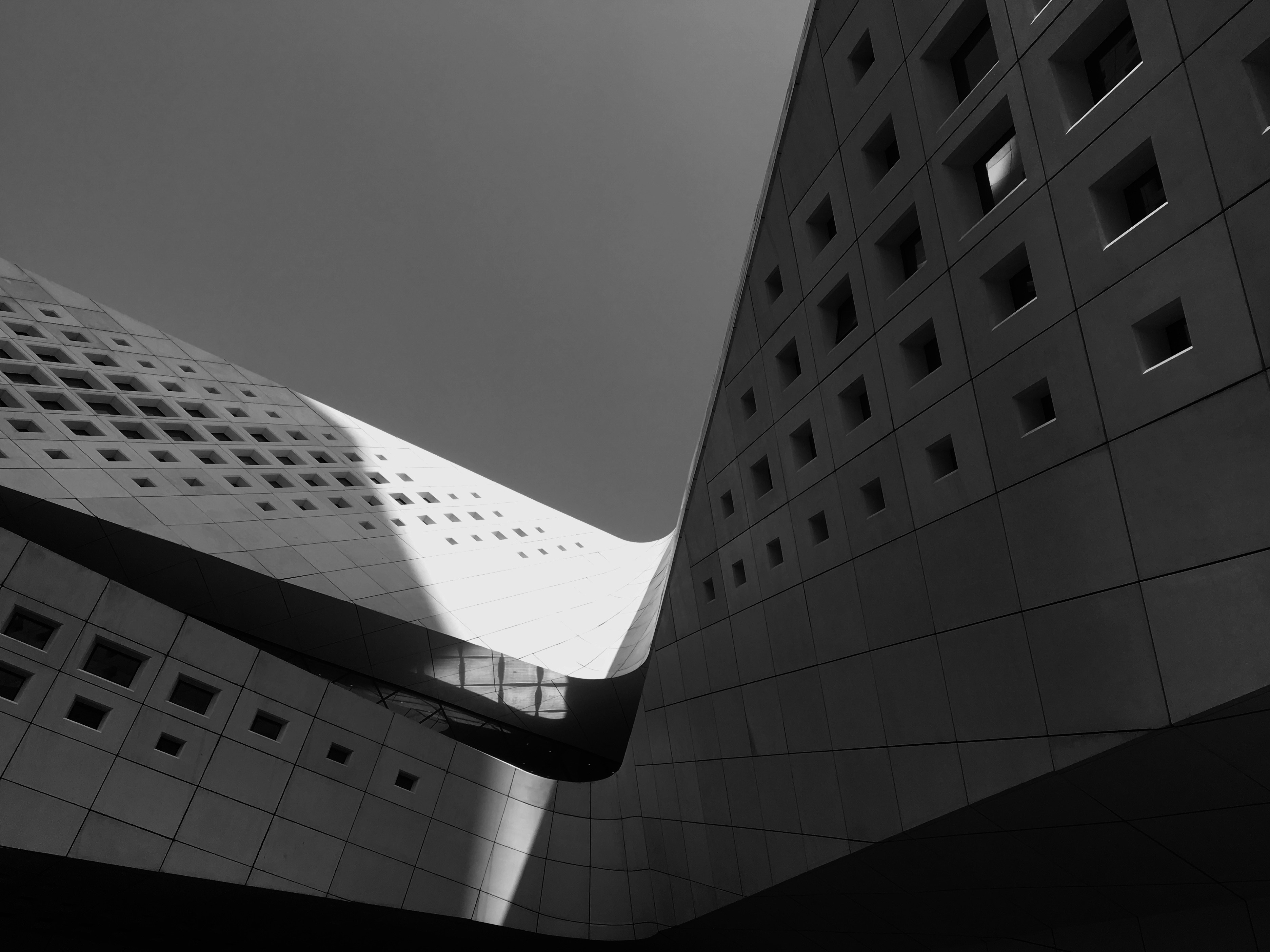 Beyond Vanity Metrics: A Data-Driven YouTube Subscriber Strategy for Conversion in 2025