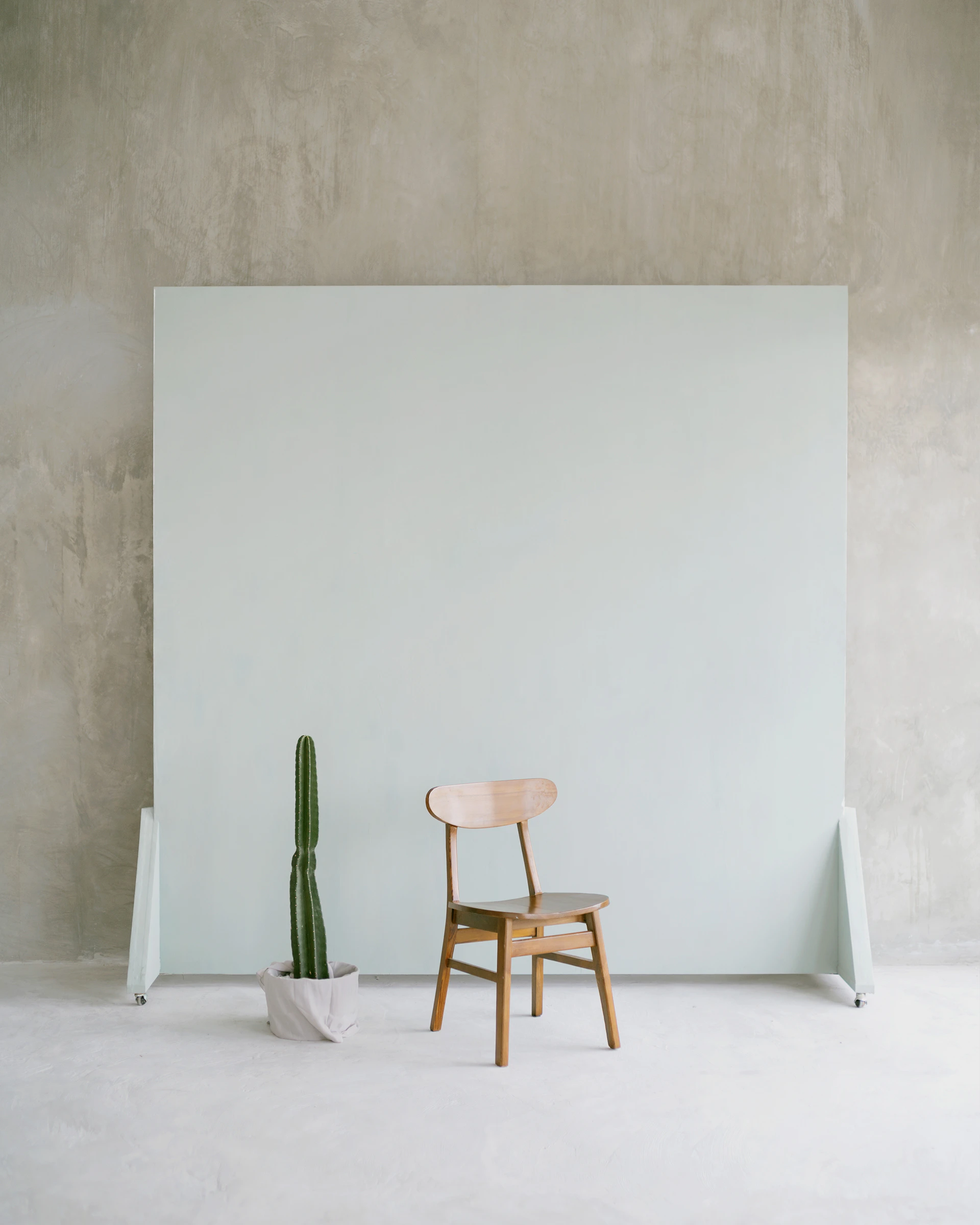 brown wooden seat beside white wall