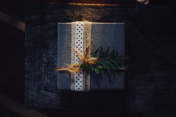 Eco-friendly gift boxes with natural textures and greenery, perfect for sustainable corporate gifting.