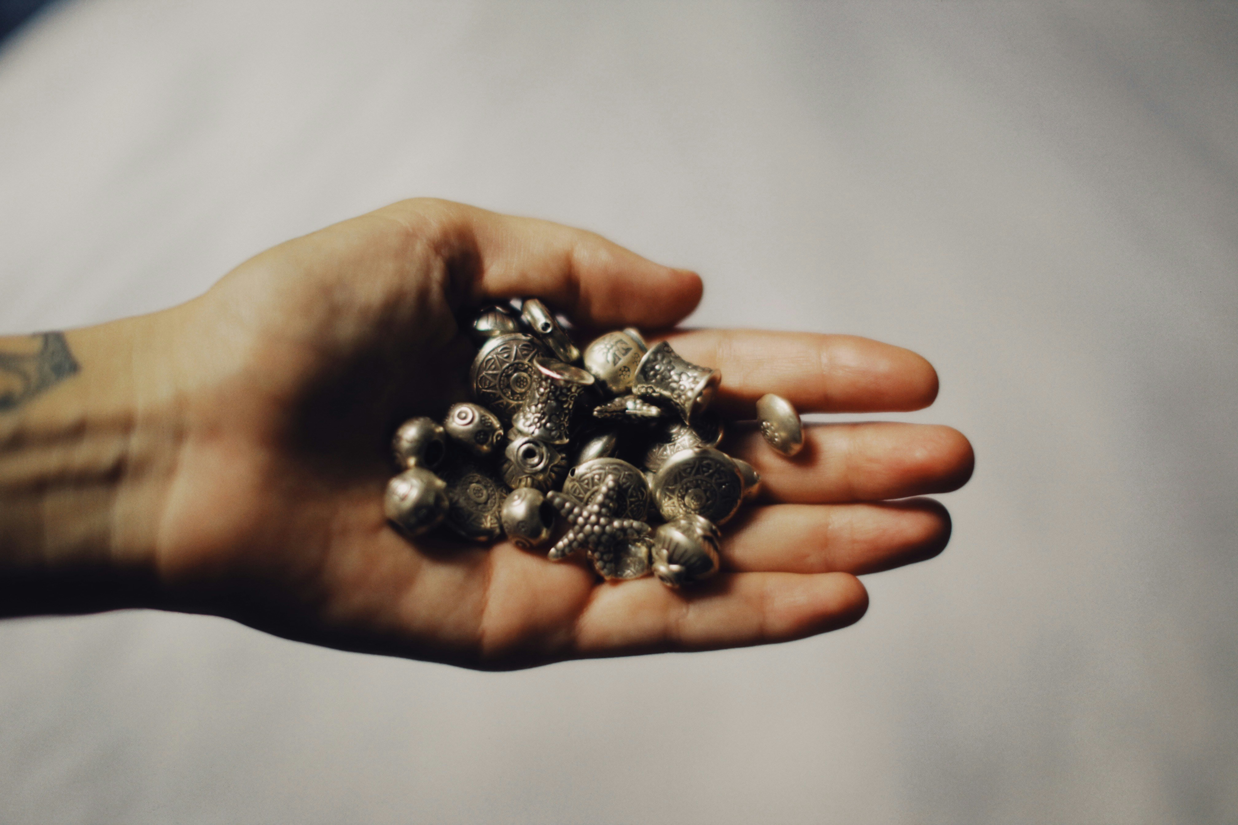 recycled metal beads, wallpaper, Metal Crafts for Relaxation Using Recycled Beads 5