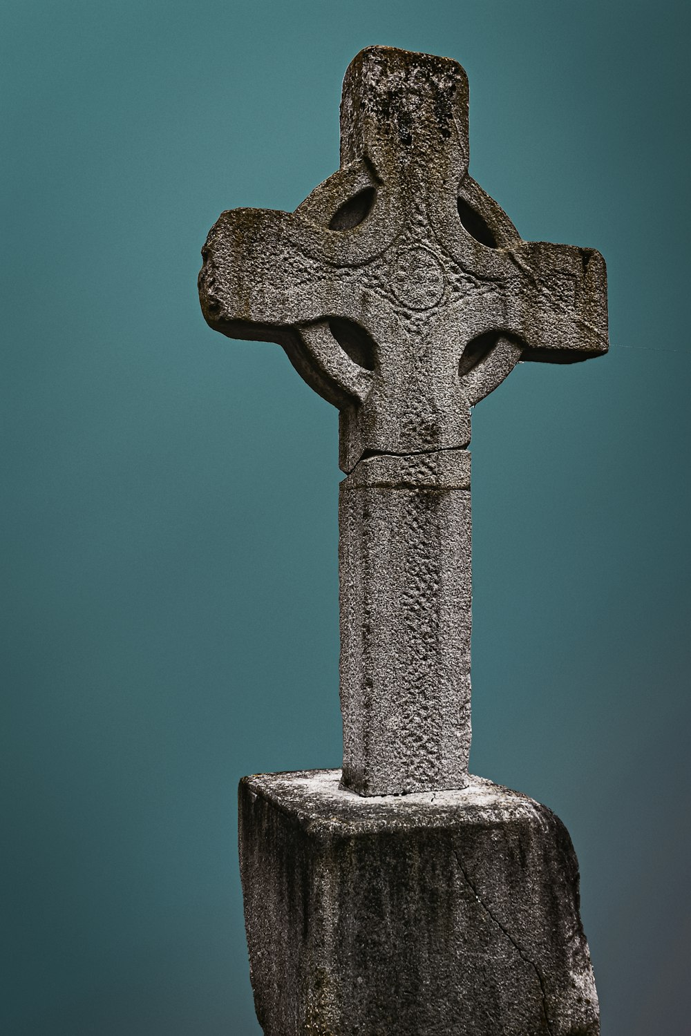 croix grise avec croix sur le dessus