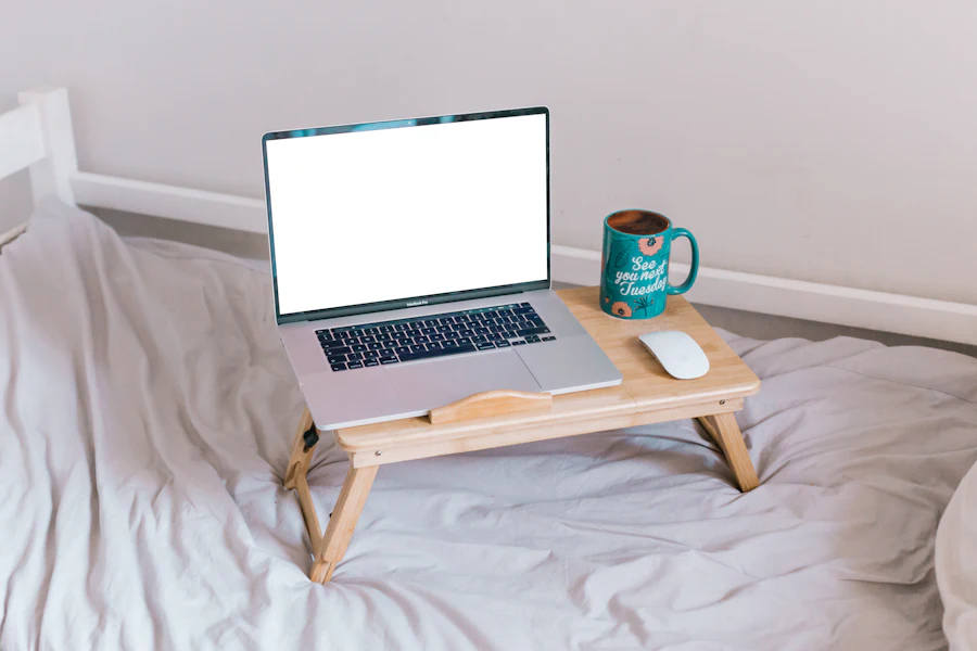 Portable surélevé sur un bureau